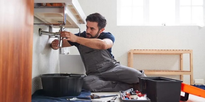 Expert Tips for DIY Plumbing: What You Can Do Before Calling a Plumber